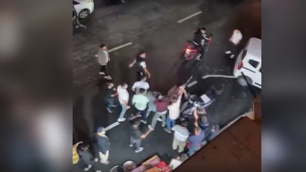 Zabita esnaf arasinda tekmeli yumruklu kavga polis devreye girdi O4aDFEi7